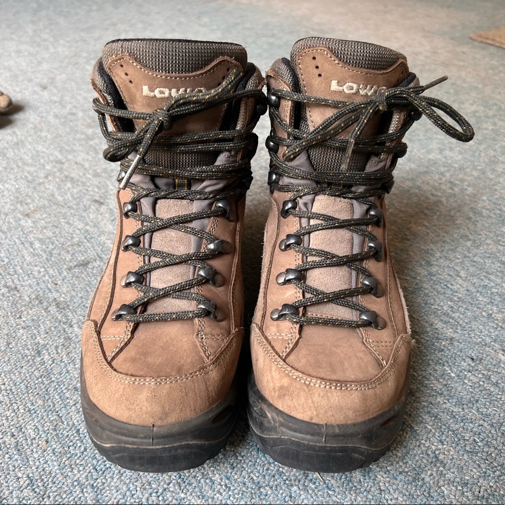 Lowa Renegade GTX hiking boots. Womens size 7